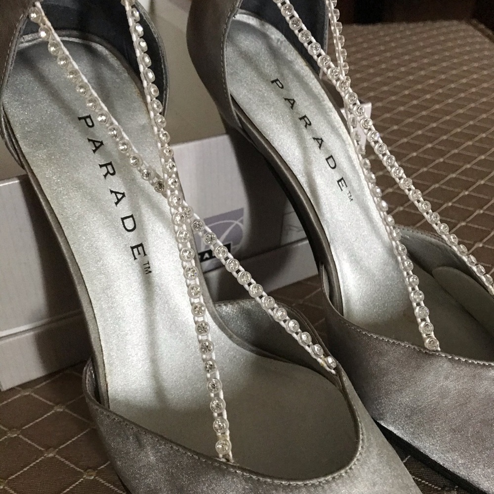 Women’s Heels - Picture 3 of 5